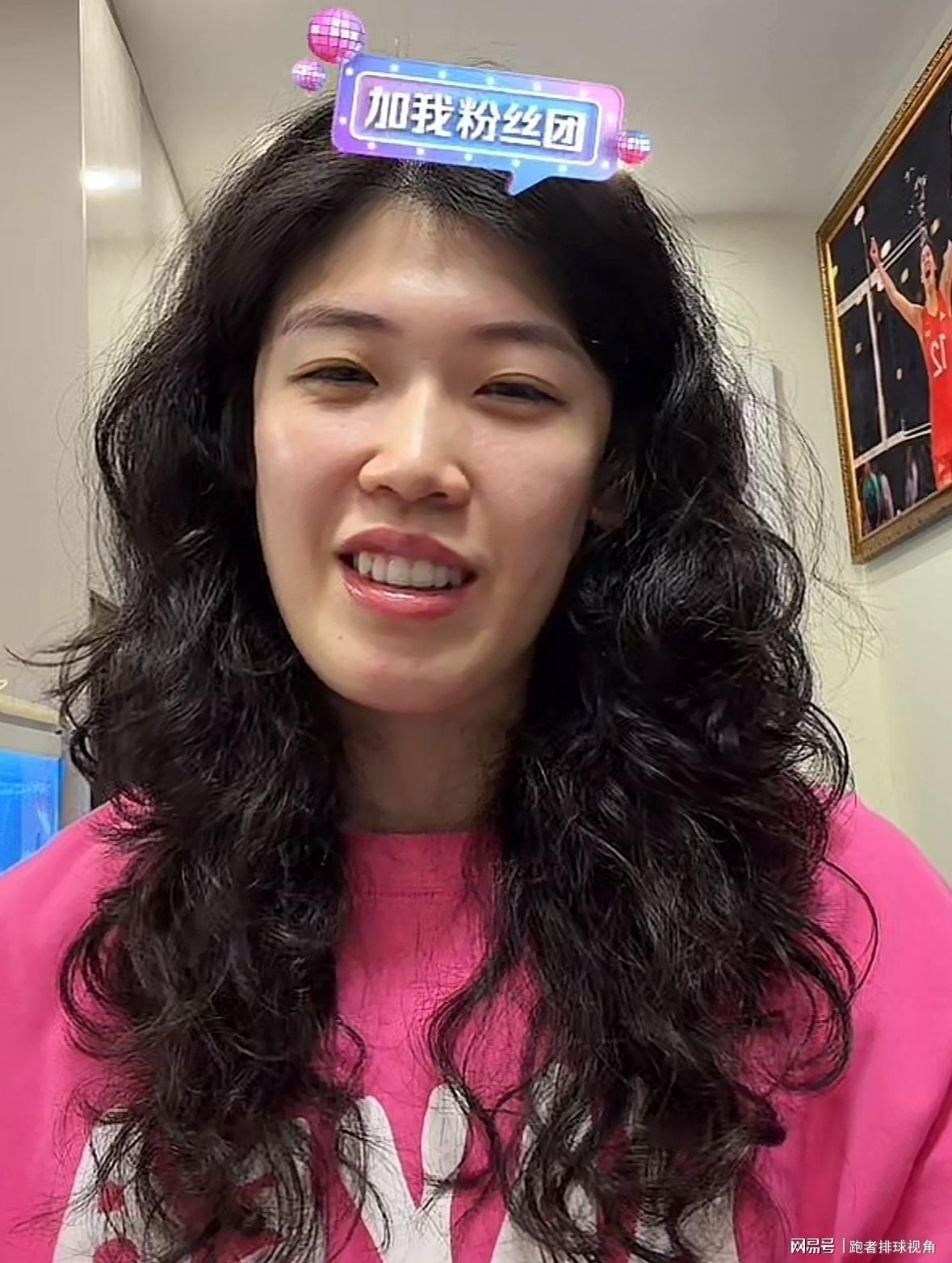 开云下载-李盈莹公布康复进度！单脚站立吃力，亚锦赛难归，直播疑似被警告
