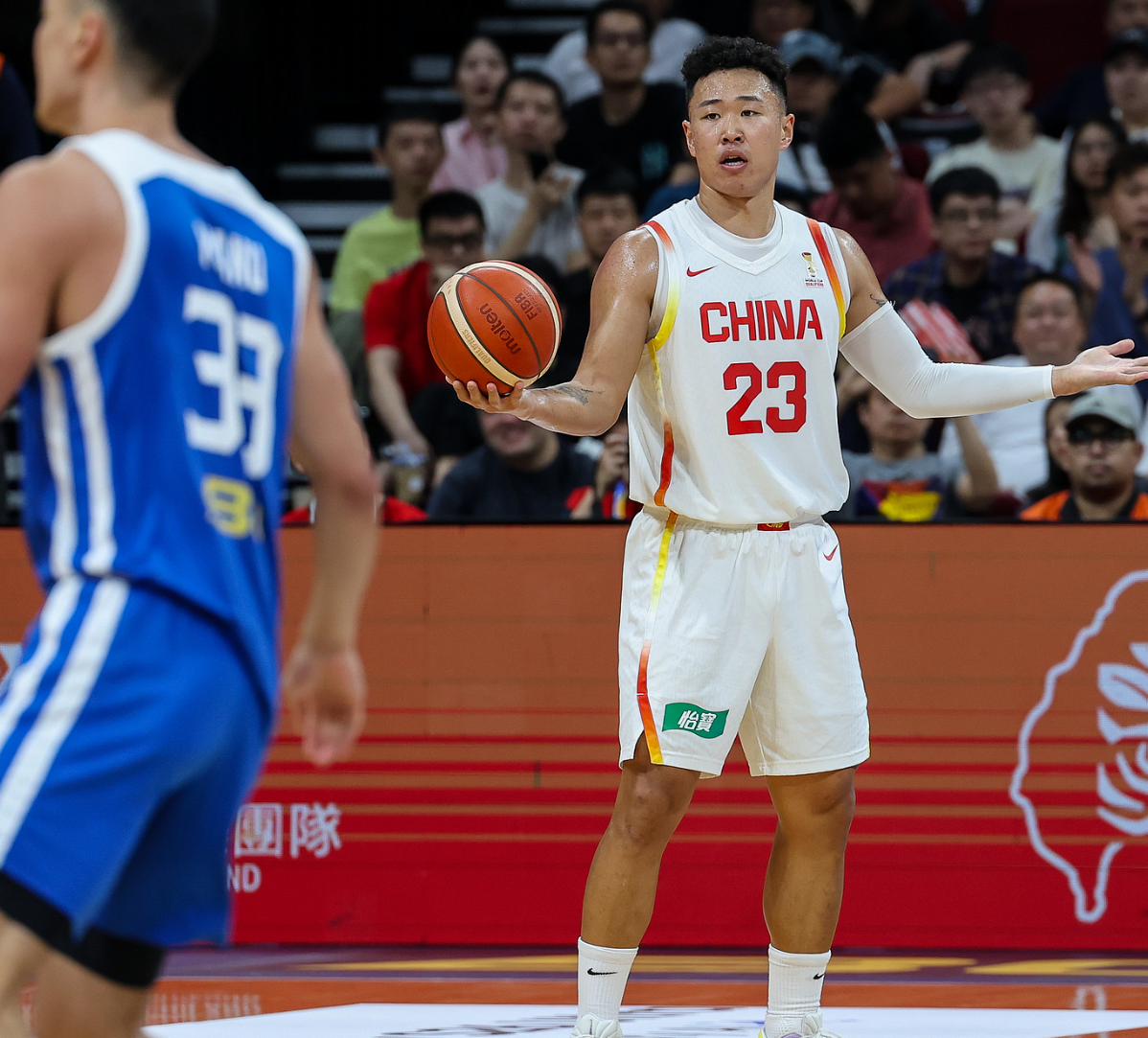 开云下载-中国男篮晋级形势：逆转11分取连胜稳住前三 7月再胜一场锁出线